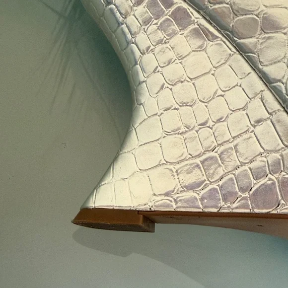 Steve Madden Silver Heels Croc-Embossed Wedge Heels size 8 - Picture 6 of 8